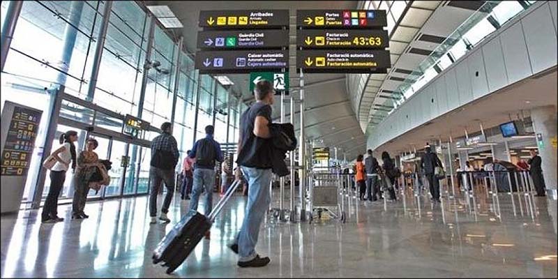 El aeropuerto Alicante-Elche necesita ya una segunda pista y no parches que tapen la falta de inversión del Gobierno