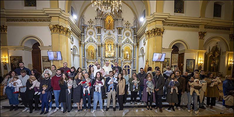 La Purísima recibió en su camarín a los niños y niñas con motivo de la Fiesta de la Candelaria