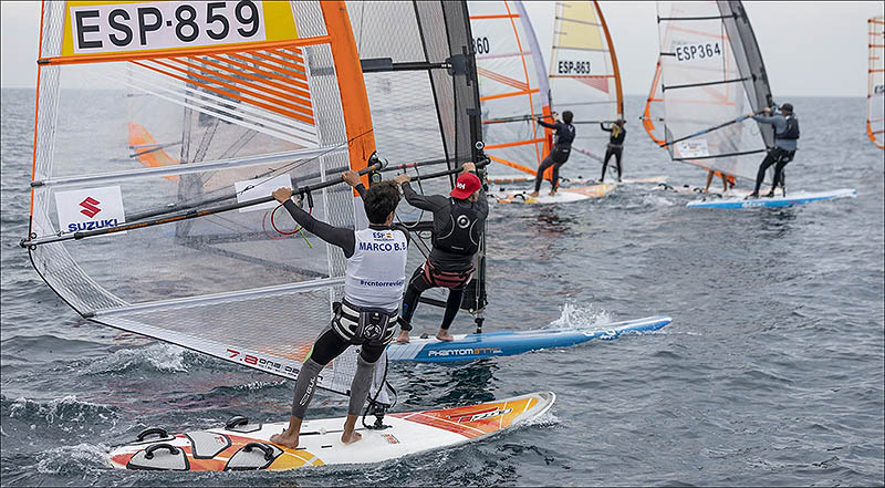 El Real Club Náutico de Torrevieja, punto de encuentro para las clases de Windsurfer y Windsurf raceboard en la X Olimpic Week