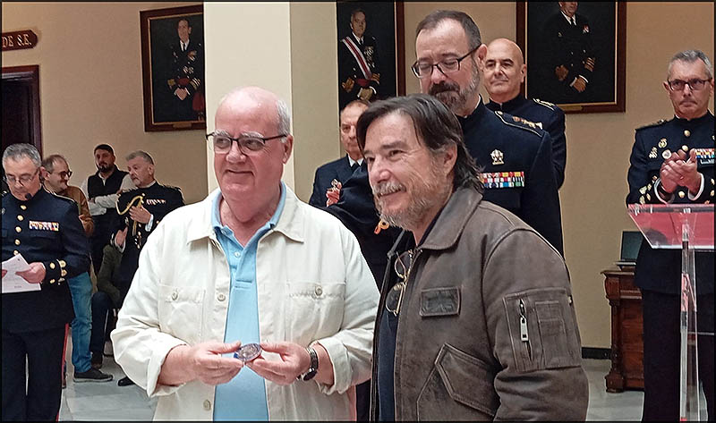 El miniaturista torrevejense Rafael Aracil, recibió varios galardones en el VII Certamen de Modelismo Estático en Cádiz
