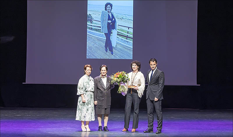 Torrevieja rindió homenaje a la mujer con una Gala en la que se entregó el galardonó «Mujer 2025» a Rosario Carmona Múñoz