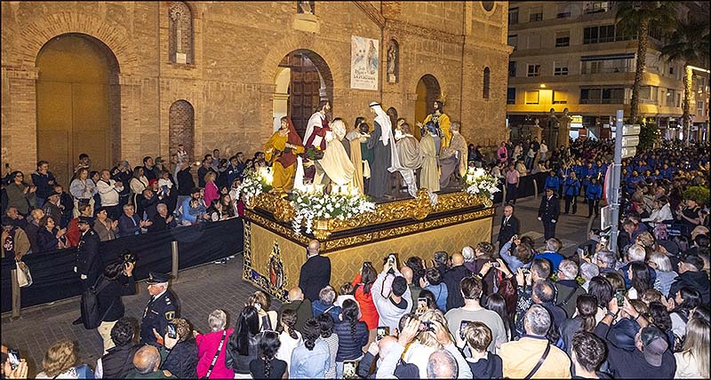 La procesión del Lunes Santo, llenó de fervor las calles de Torrevieja