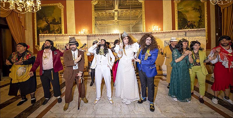 Los Sangochaos celebraron su «boda gitana» en el Casino, entre carcajadas