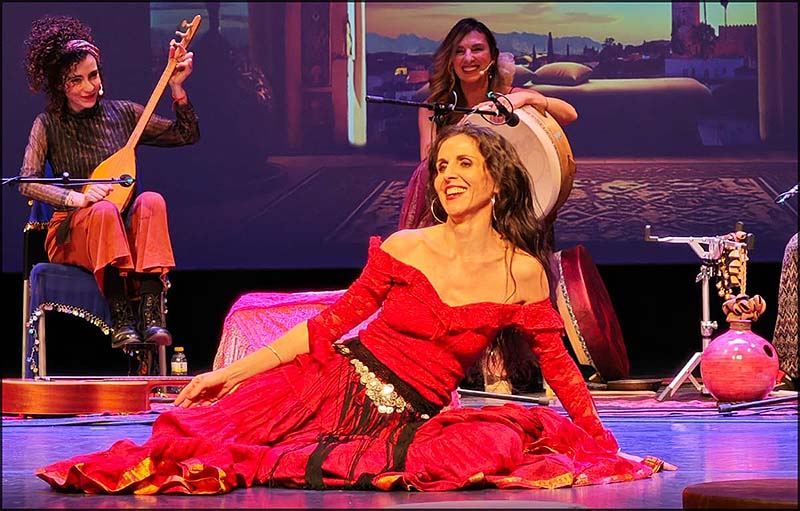 La música y la danza del Mediterráneo triunfó de la mano del grupo “Karesa”