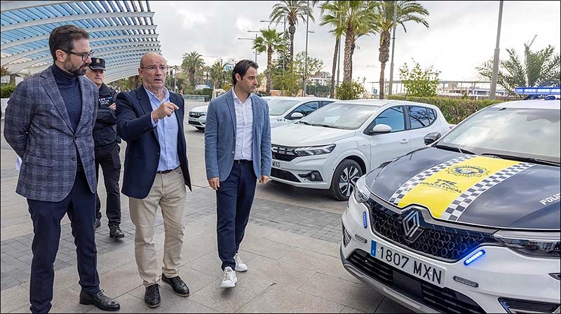 Presentados 17 nuevos vehículos destinados a la Policía Local
