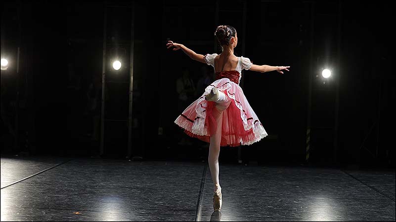 Excelentes resultados de Alba Martínez y Marta Bravo de la Escuela de Danza María del Ángel en el concurso Valencia Danza