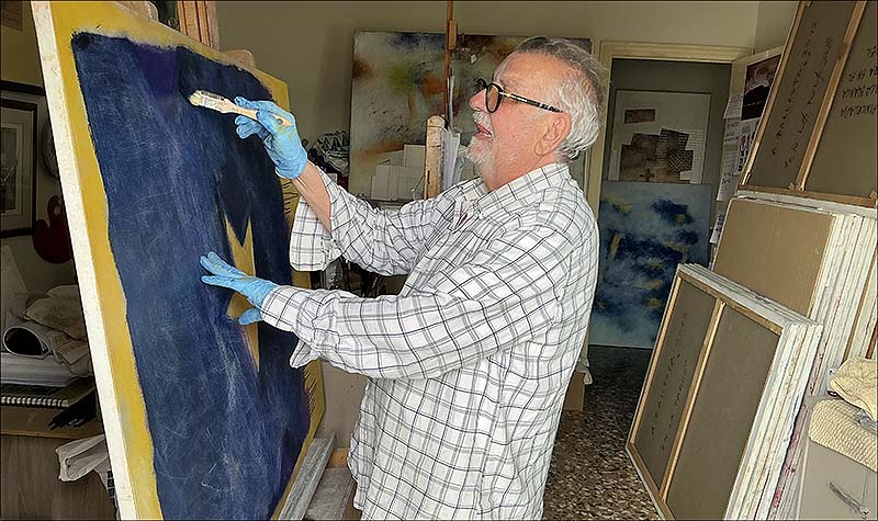 El pintor Antonio Ballesta dona parte de su magnífica obra a la UNED de Torrevieja