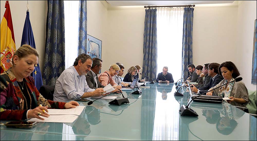 Costa Blanca inyecta 1,1 millón a ayuntamientos, entidades y asociaciones para la promoción turística de la provincia