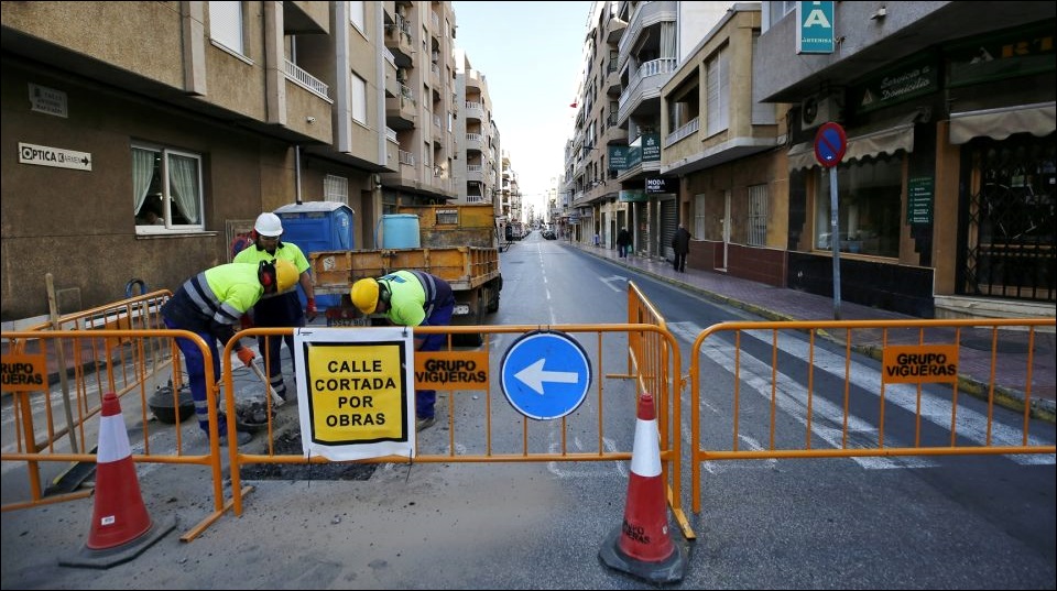 El Ayuntamiento de Torrevieja aprueba la renovación de tres tramos clave del alcantarillado con una inversión de 218.356 euros
