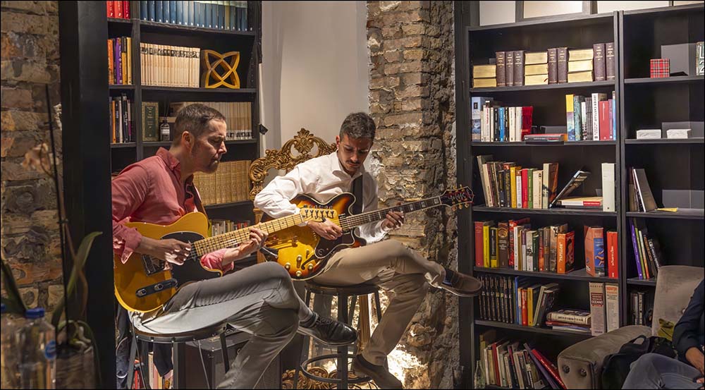Bibliotekcafé se llena de alma y swing en una inolvidable velada de blues y jazz