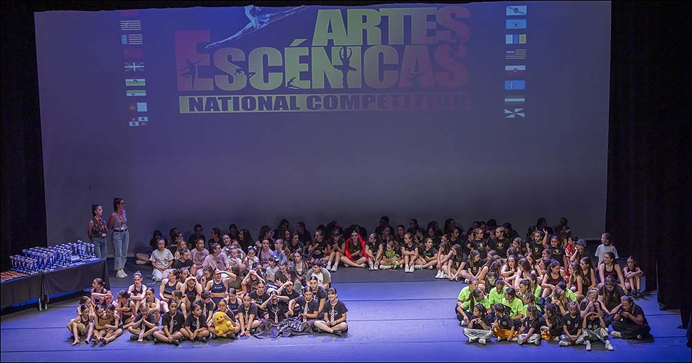 El Teatro Municipal de Torrevieja vibra con el XI  Campeonato Nacional de Artes Escénicas en una jornada de talento y emoción