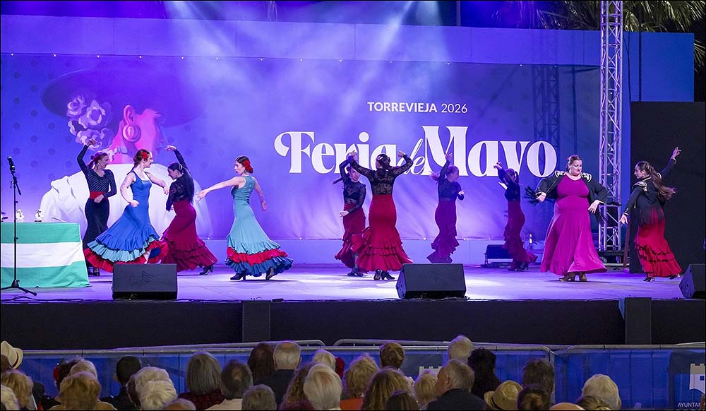 La Feria de Mayo se despidió entre sevillanas, velas y la emoción de la “Salve Rociera”
