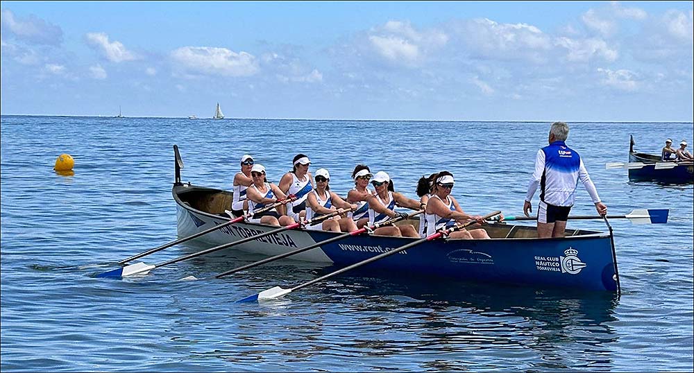 El equipo de veteranas del RCN Torrevieja compite en la XI Regata de Liga Suma Banco Fijo en Dénia