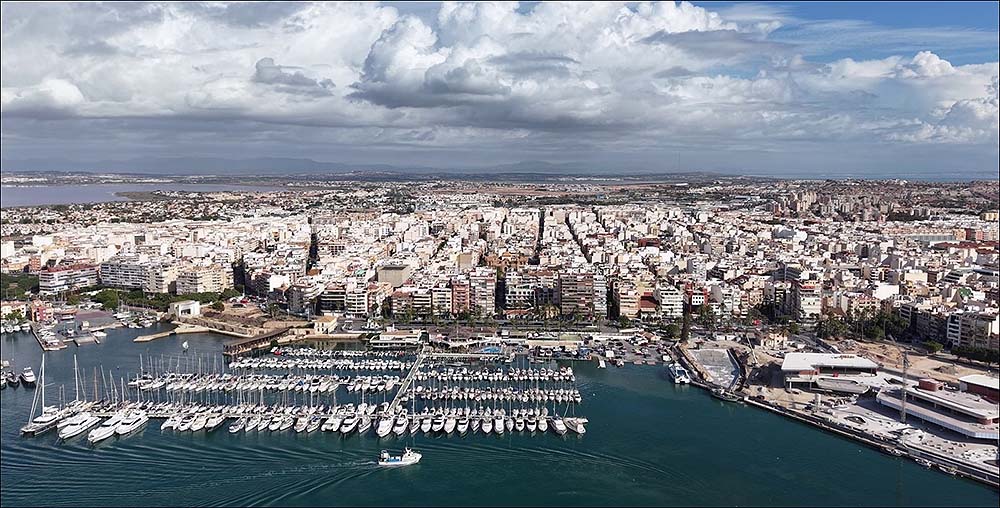 Torrevieja aprueba el proyecto para habilitar cuatro grandes aparcamientos disuasorios con casi 4.000 plazas