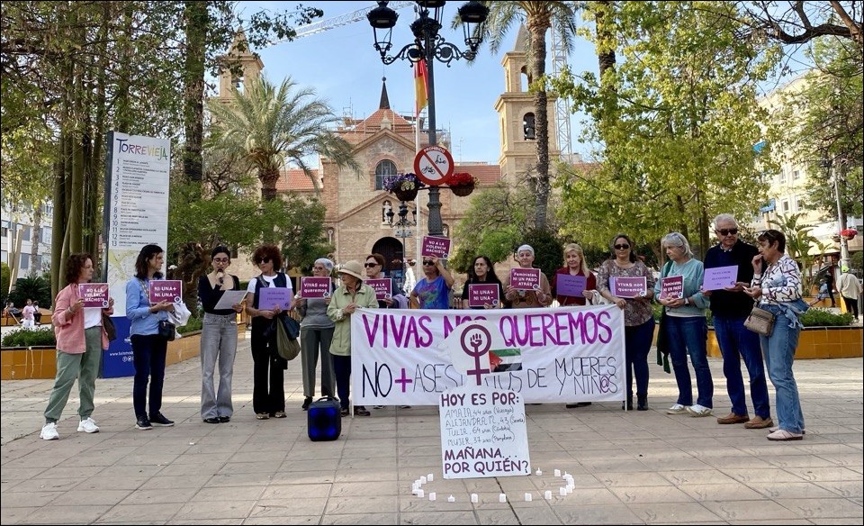 Concentración ciudadana contra la violencia machista tras los crímenes de abril