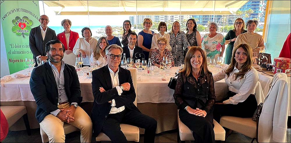 Asimepp reconoce con el “Trébol de Plata” al Ayuntamiento y al Hospital Universitario de Torrevieja en su vigésimo aniversario