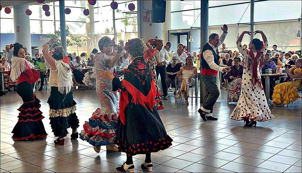 El Centro Municipal de Ocio se rinde al embrujo de las sevillanas