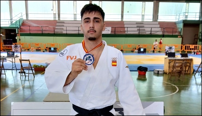 Iker Spooner conquista la plata en la Supercopa de España absoluta de judo y se acerca al Campeonato de España