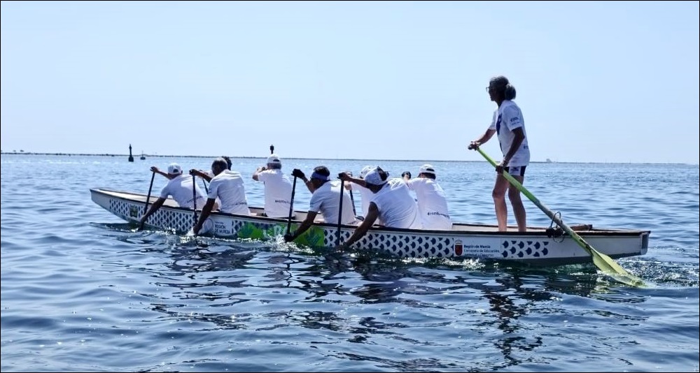 El Real Club Náutico Torrevieja destaca en la liga mediterránea de barco dragón celebrada en San Pedro del Pinatar