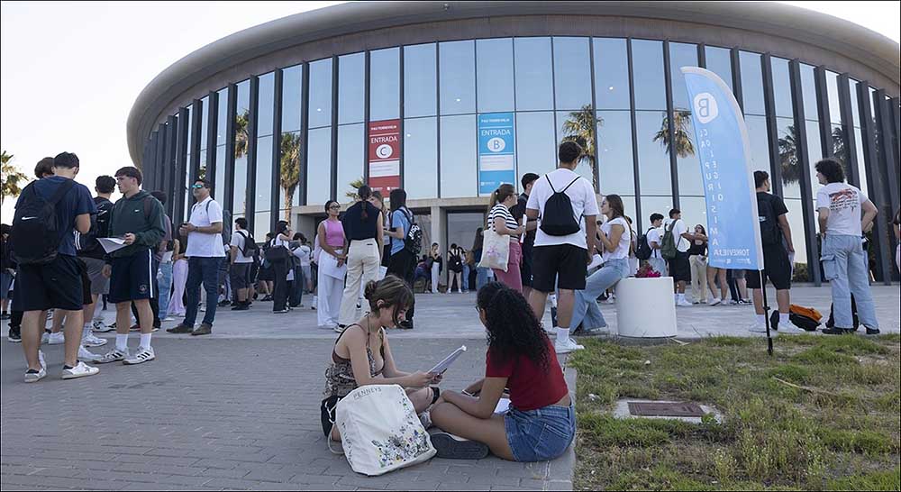 548 estudiantes de doce centros de la Vega Baja afrontan la PAU 2026 en Torrevieja