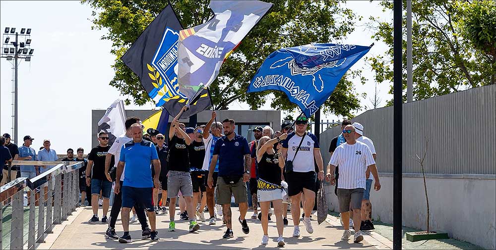 Cuando el fútbol une más que separa: la afición del Benidorm agradece la ejemplar acogida recibida en Torrevieja