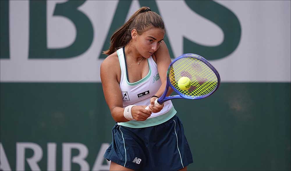 Charo Esquiva arrasa en Roland Garros y se planta en octavos sin ceder un solo juego